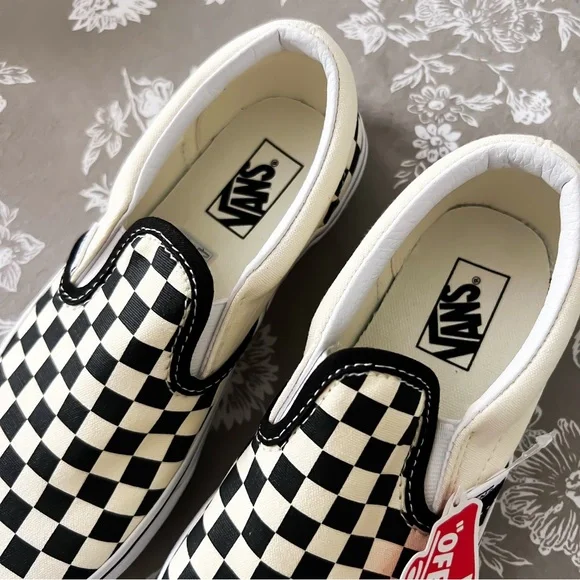 Vans Little Kids Classic Slip-On Checkerboard Shoe, Size 2.5 - Picture 4 of 8